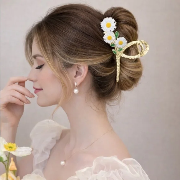 Gold Floral Daisy Hair Claw - Picture 5 of 8